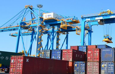 上半年潍坊港外贸集装箱业务突破1万标箱