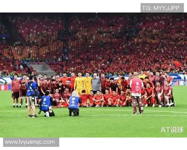 中国女明星与足球明星首次见面激动不已现场气氛热烈引发粉丝热议