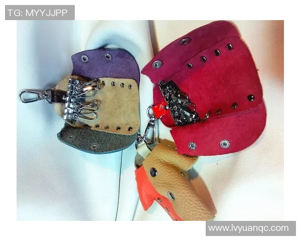 足球明星钥匙扣挂件让你的生活充满运动激情与时尚风采